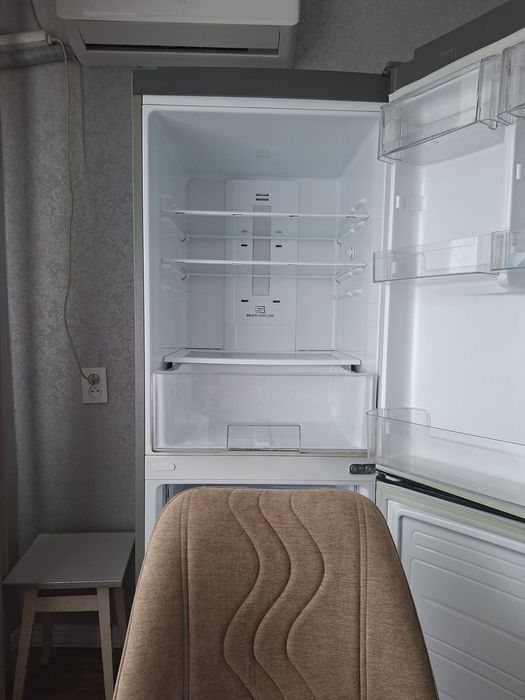 Продам Lg холодильник плохо охлаждает
