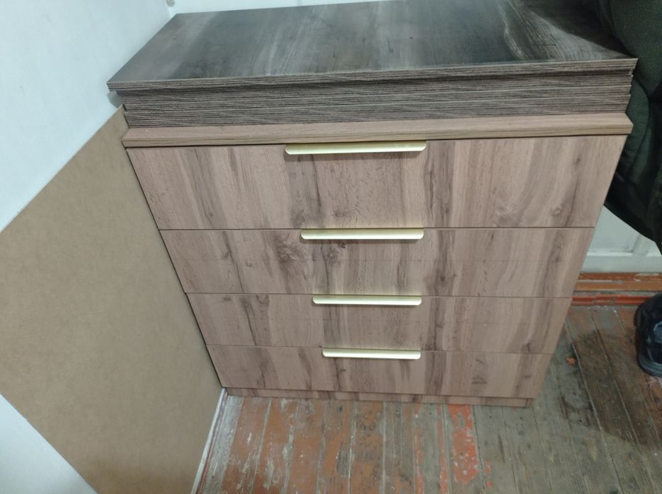 Продам комод цвета дуб ботан