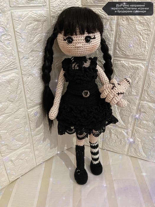 Кукла Уенздей Адамс