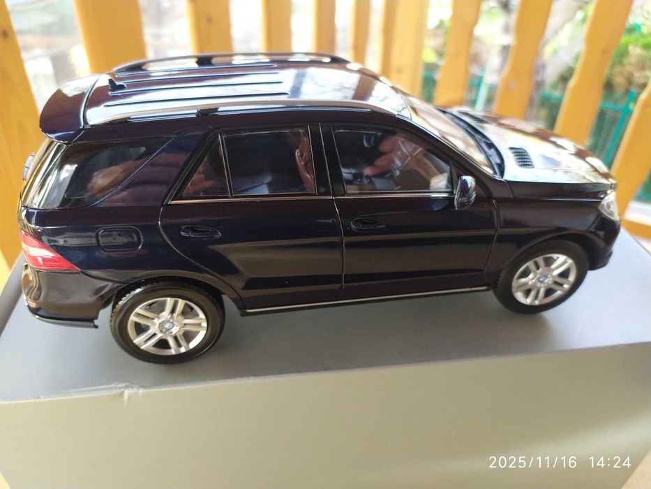1:18 Метален модел на Mercedes M Klasse ML 2011 Minichamps