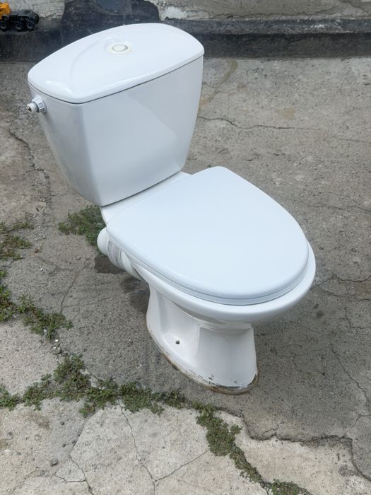 Продам унитаз ( туалет )