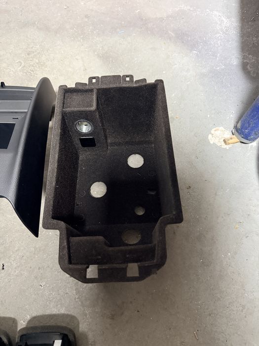 Bmw g30 g31 g11 usb порт, конзола , огледала капаци, лайсни,плафон,подлакътник части, духалки задни