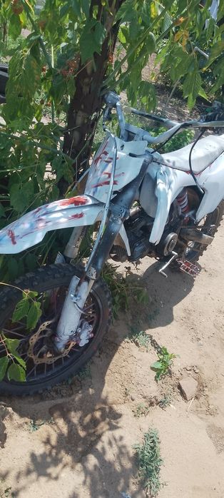 Продавам мотокрос 125 кубика