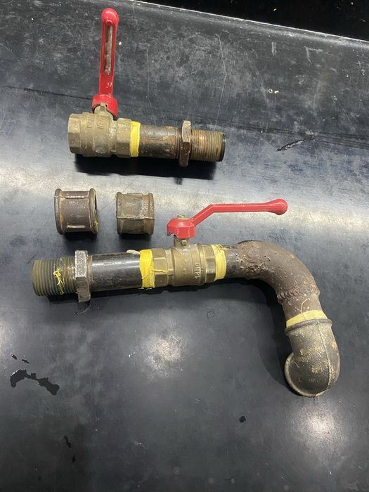 Продам отопительные/водопроводные трубные соединения с кранами