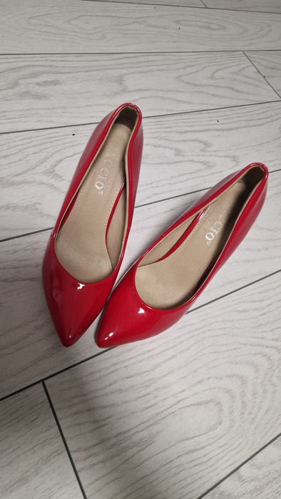 Pantofi lac roșii