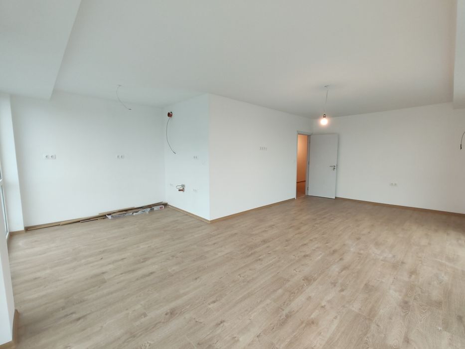 Продава се Тристаен апартамент в Бургас, Сарафово - 105 кв.м за 486 €/кв.м - Снимка #2