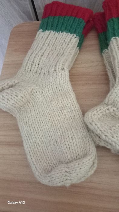 Предлагам ръчноплетени чорапи и терлици