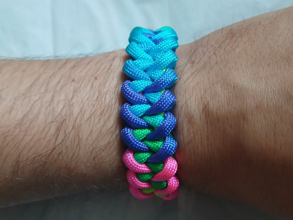 Браслеты из паракорда