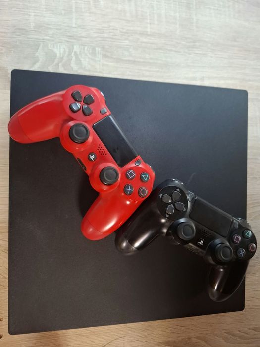 Vând Playstation 4 Pro