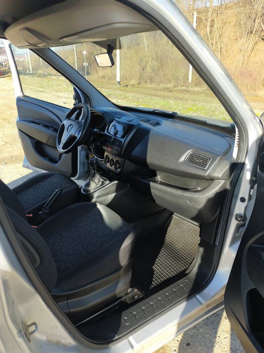 Vând autoutilitară Opel Combo