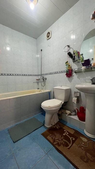 Срочно продаётся 2х комнатная квартира рядом  Эко Базар  (Беруний)