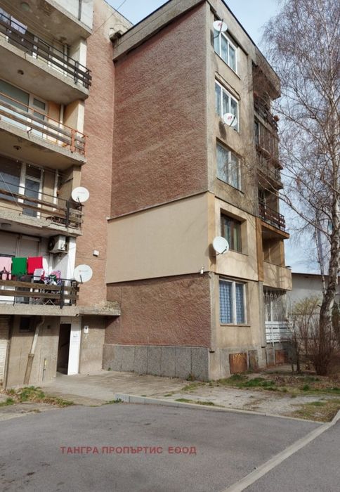 Продава се 2-стаен апартамент в гр. Радомир