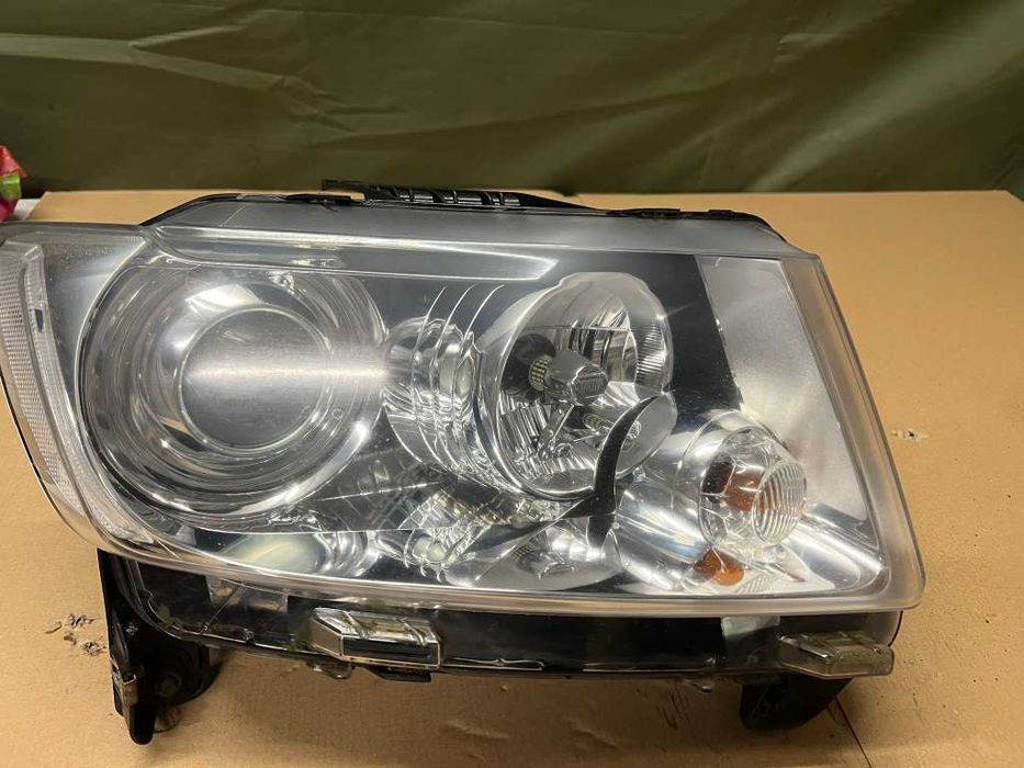 Far stanga dreapta cu lupa Jeep Compass 2012