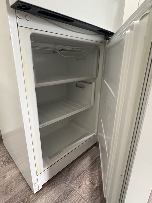 Холодильник Indesit
