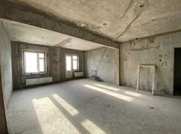 Срочно продается 4+1/2/12 большая кв. в Центре на Нукусской