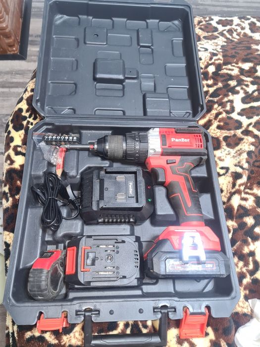 Mașină găurit.însurubat cu percuție