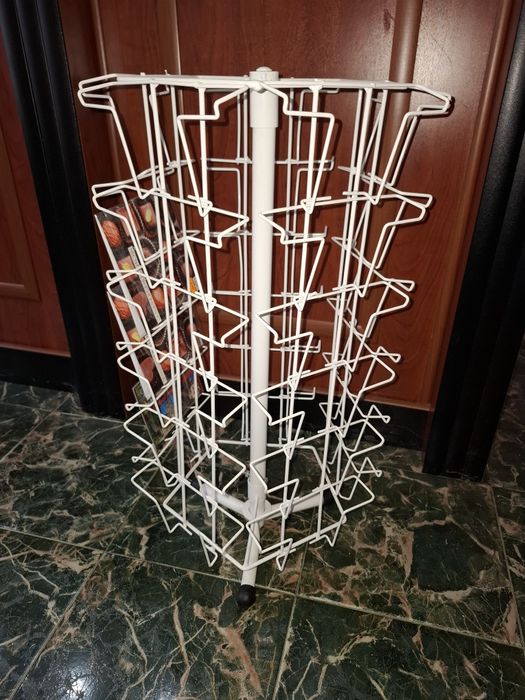 Въртящ се стелаж за картички