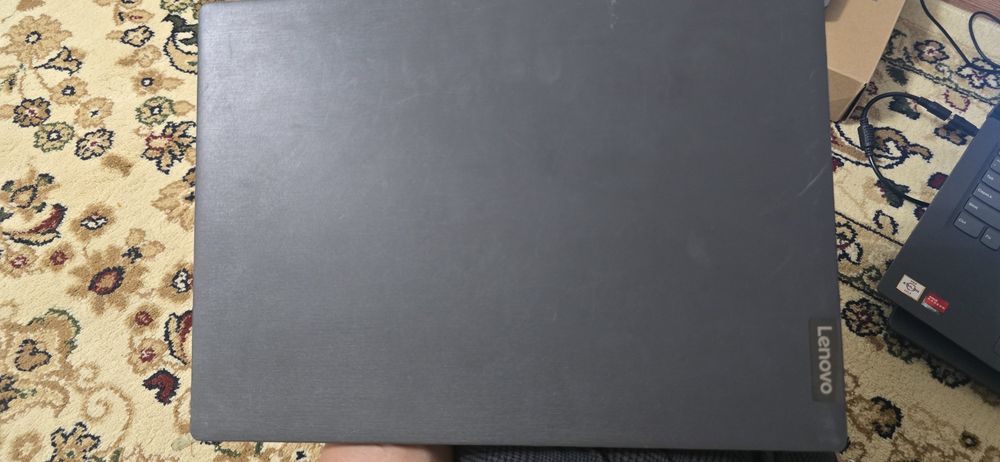 Ноутбук Lenova V14- ADA