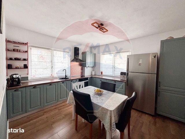 Casa moderna de vanzare in Bavaria Park cu priveliste la muntii Fagars