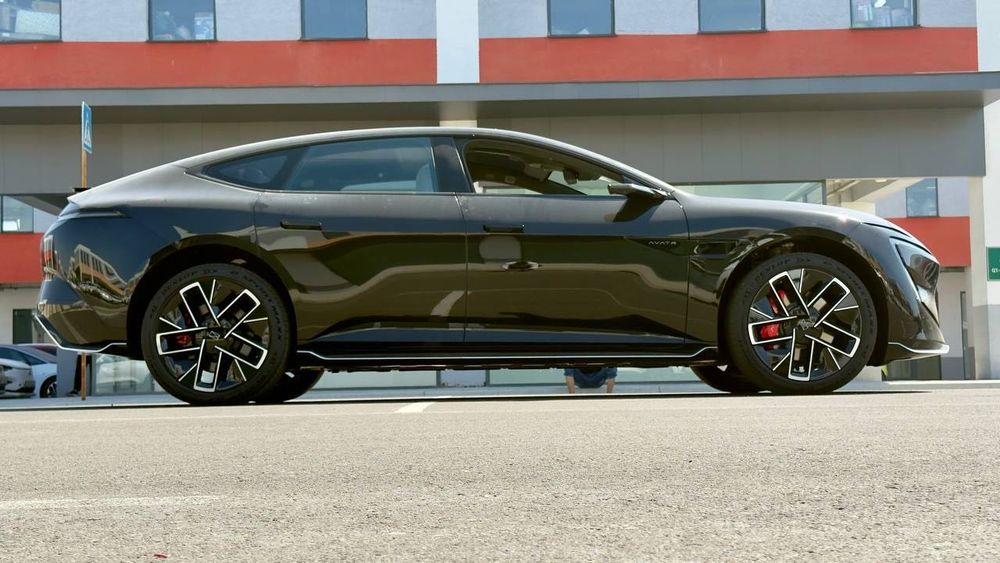 Avatr 12 Master Full 2025 — Yangi, 4WD, 546 ot kuchi, 94 kWh, 705km