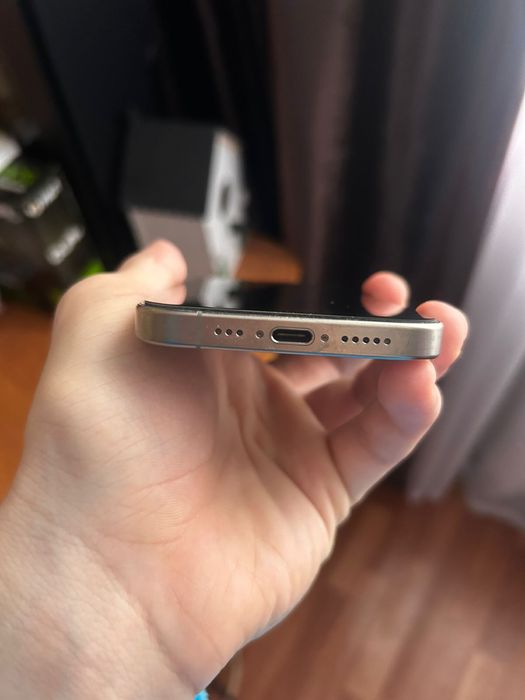 Iphone 15 pro natural