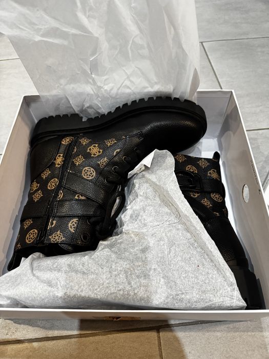 Къси ботуши\ кубинки Guess