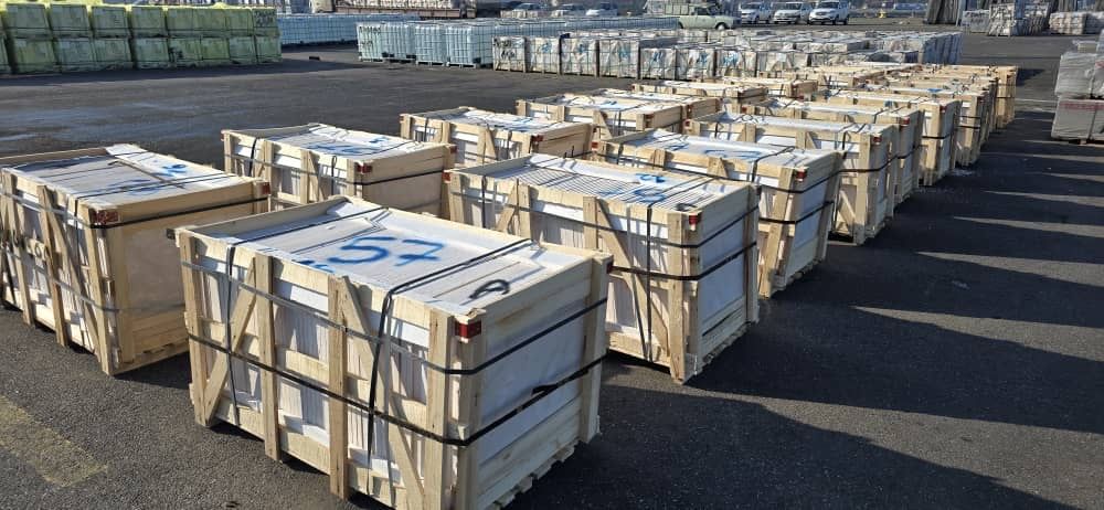 Моамор белый, в плитках и слэбах