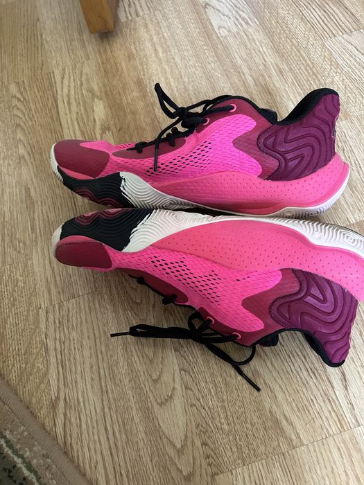 Adidasi Under Armour Roz