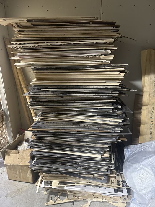 Остатки фанеры 75х75см