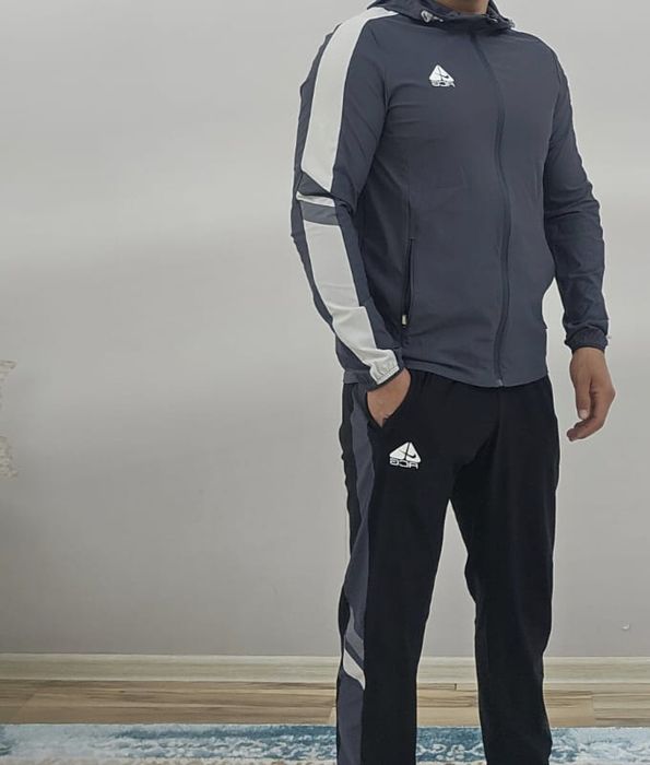 Продам спортивный костюм