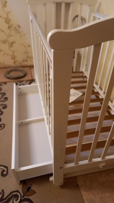 Продам детскую кровать, дерево