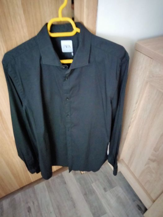 Geacă cămașă 50 lei, pulovăre , cămăși 25 lei,nou totul pentru bărbați