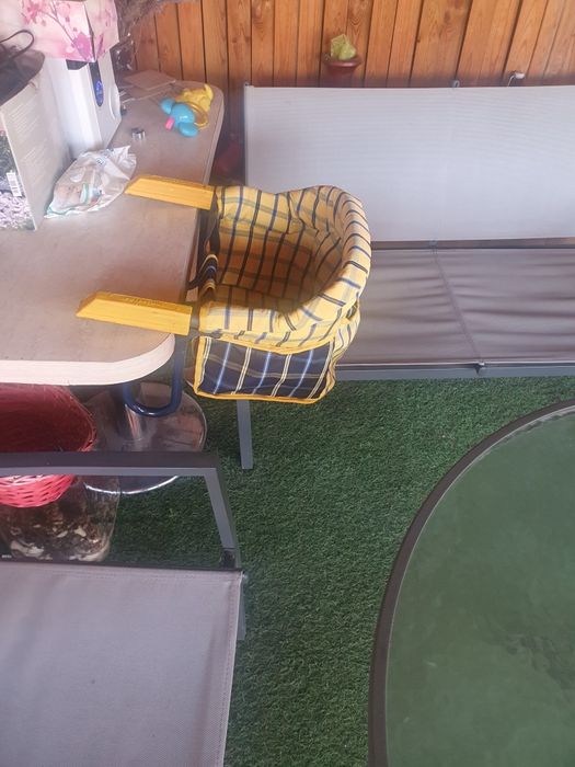 Scaun de masa copil atasabil de masa