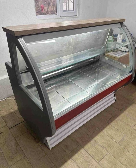 Холодильная ветрина для Молочных продуктов, Салатов, Мяса, Кондитерка