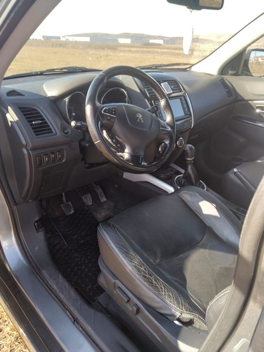 Vând Peugeot 4008
