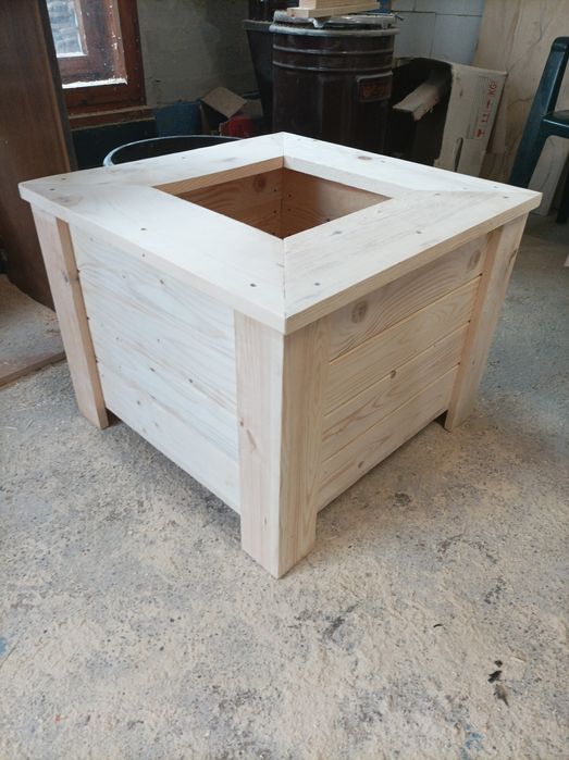 Саксии от дърво кашпи