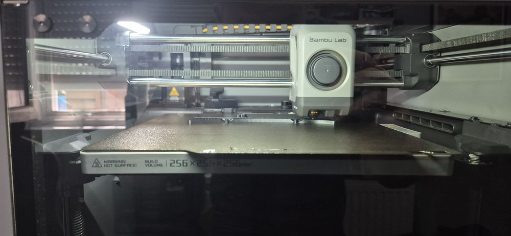 Vand imprimanta 3D Bambu Lab P2s cu AMS 2 Pro