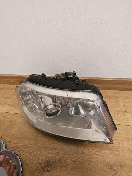 Vând faruri Volkswagen Sharan