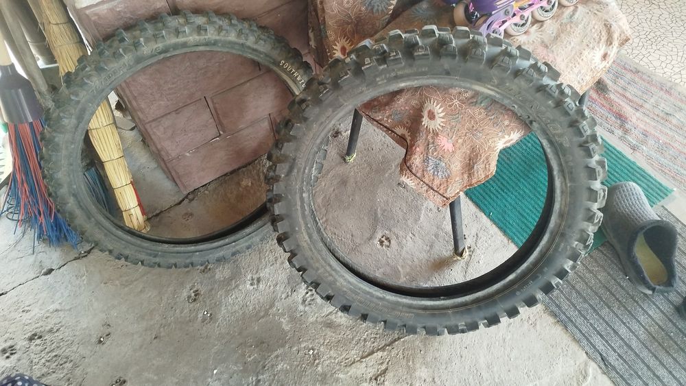 Продам резину от эндуро в очень хорошем состоянии