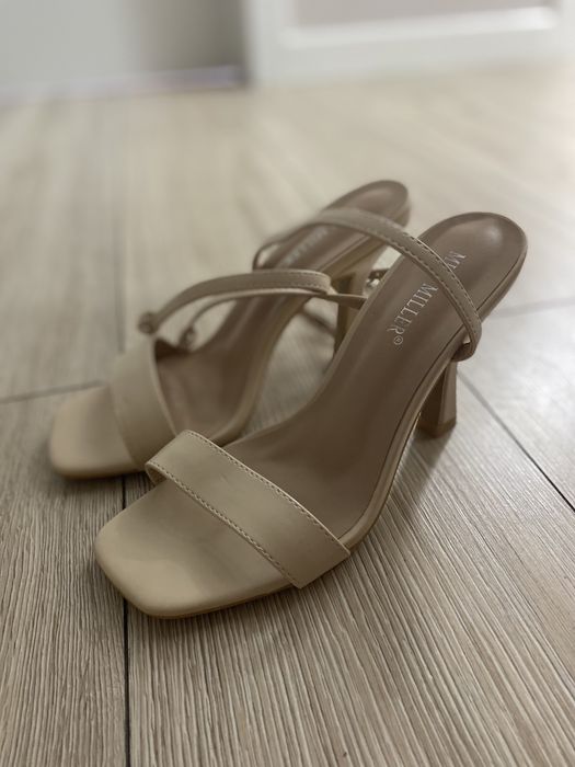 Босоножки новые.