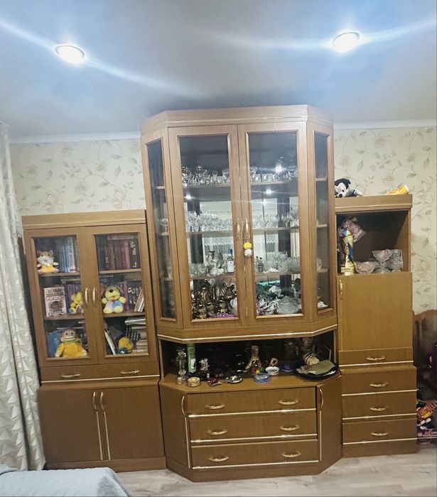 Продам стенку дерево  в очень хорошем состоянии!