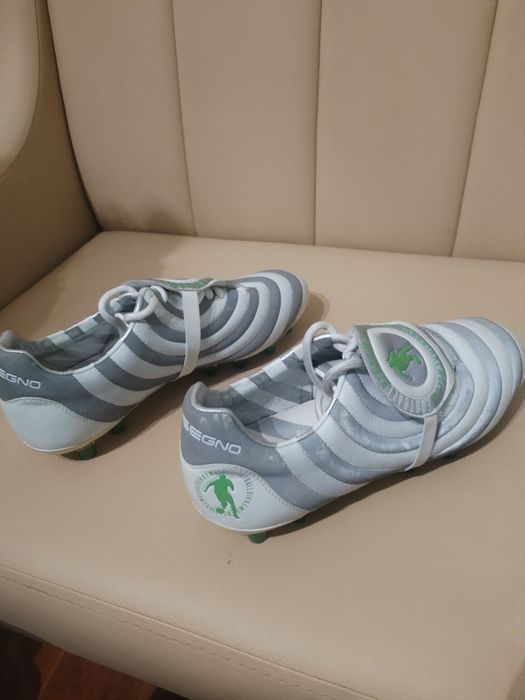 Vând Ghete de fotbal Bikkembergs Tirosengo FG, fabricate în Italia.
