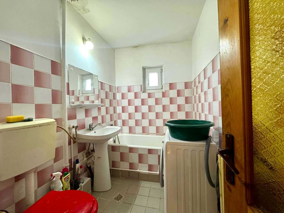 Apartament 2 camere de vânzare / Aleea Revoluției - Roman