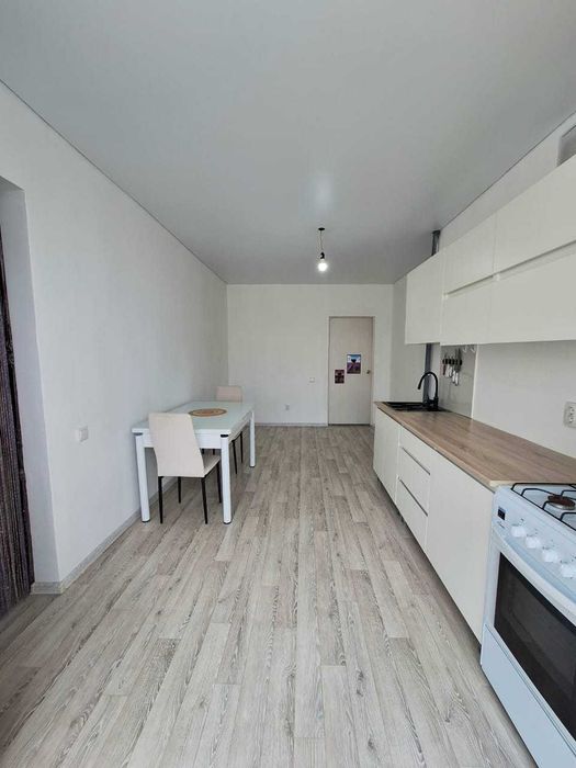 Продаётся 2 комн. квартира, район Детская больница.