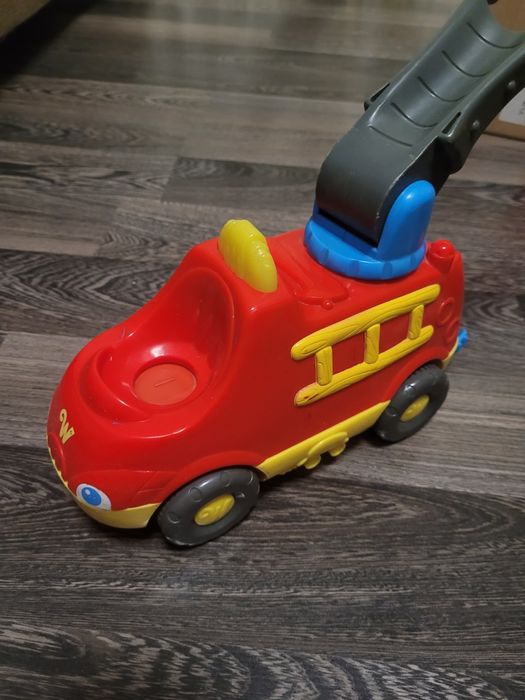 Продам детские 2 машинки 1000 тг.