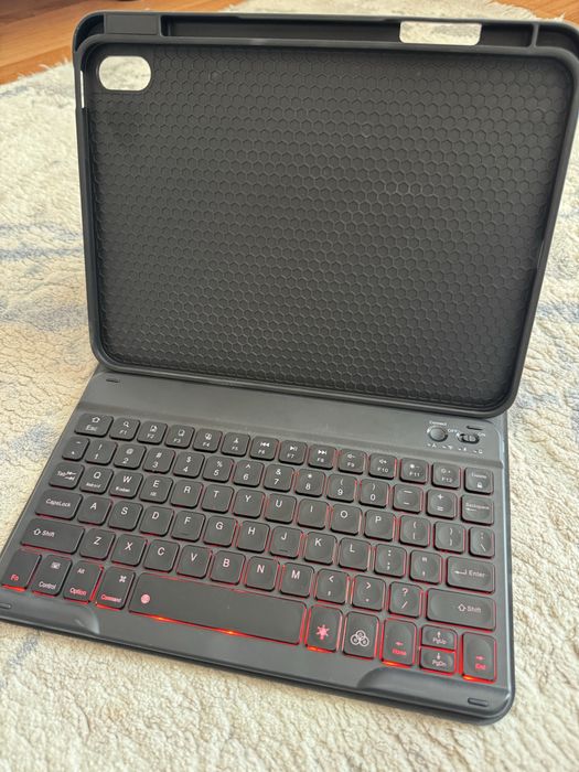 Husa Zoopie cu tastatura pentru iPad 11, 10.9” A16