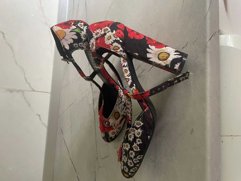 Sandale Marca Botinelli, toc înalt, mărimea 39