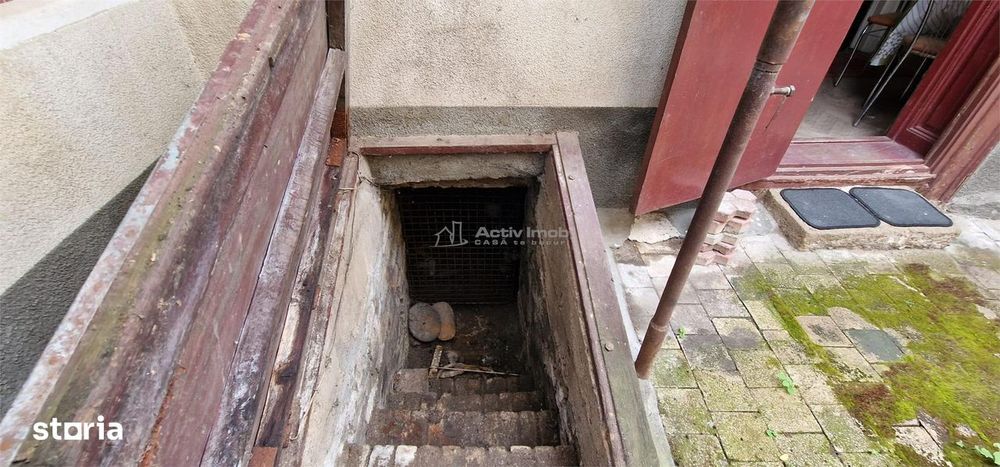 Resita Casa Singur in Curte Zona Muncitoresc