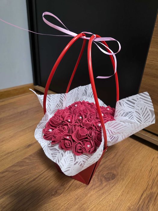 Вечни рози в кошнични и кутии
