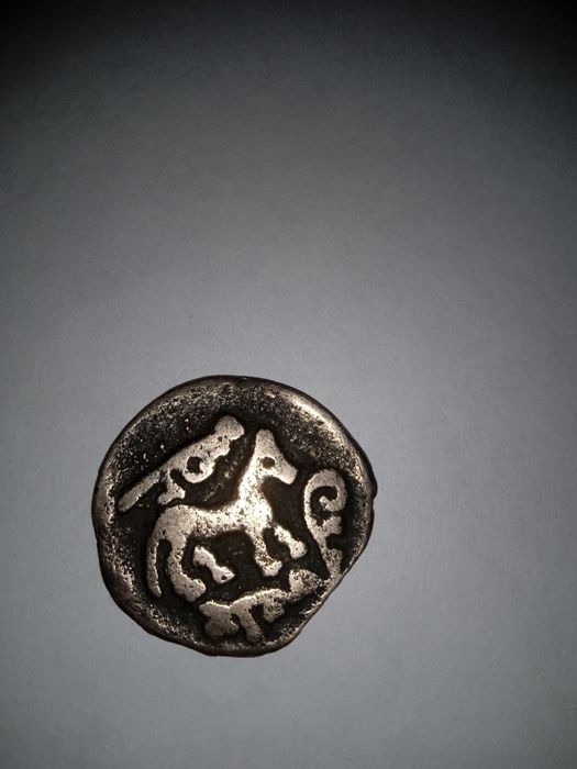 Qadimiy bronza tanga 8 asrlik